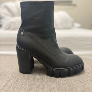 Woman's Boots GUESS Jolting